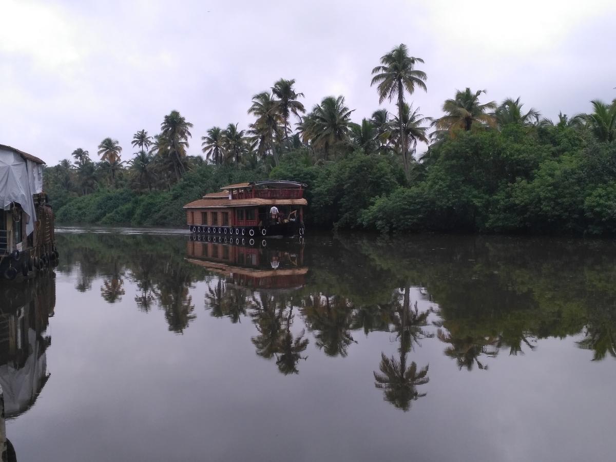 Mango Kerala Homes Kumarakom Exterior photo